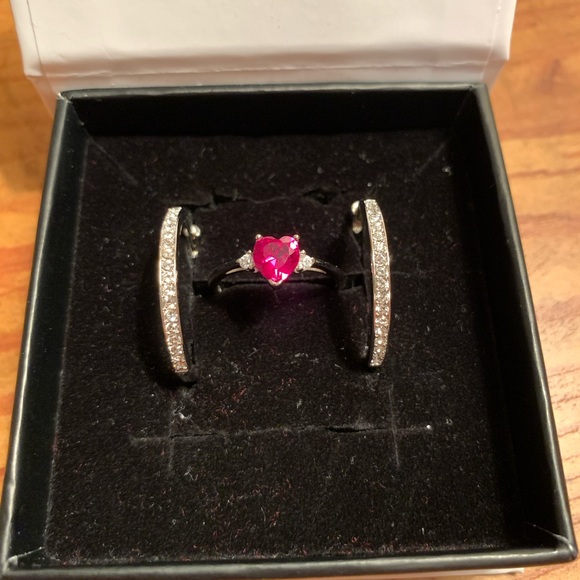 Set of Silver Hoop Earrings & Ring with Fuchsia Heart - Picture 1 of 11